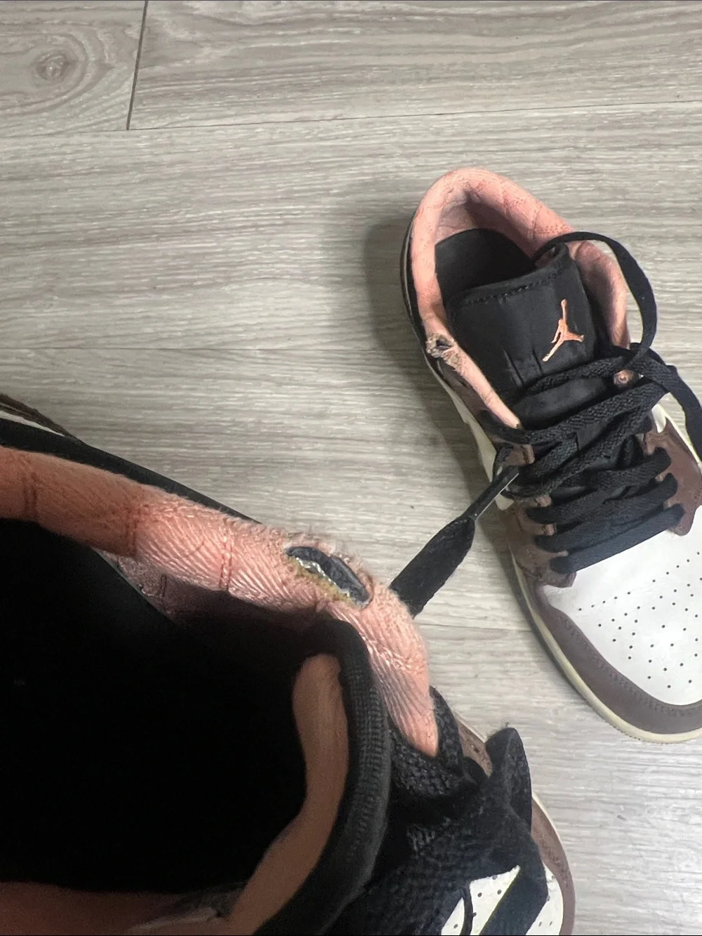 Jordan 1 Low Mocha Brown (9.5)